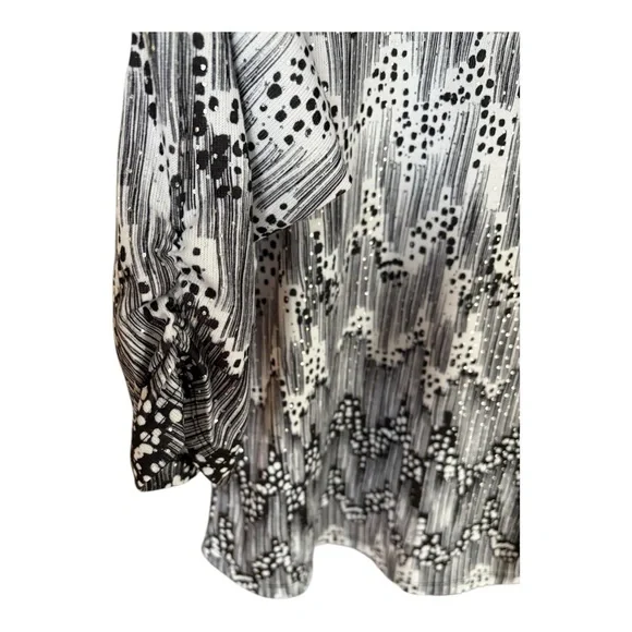 Allison Daley Black and White Abstract Printed 3/4 Cinched Sleeve Top - Picture 3 of 9